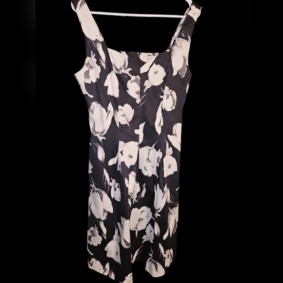 White House Black Market Black Tulip Dress EUC - Picture 1 of 6